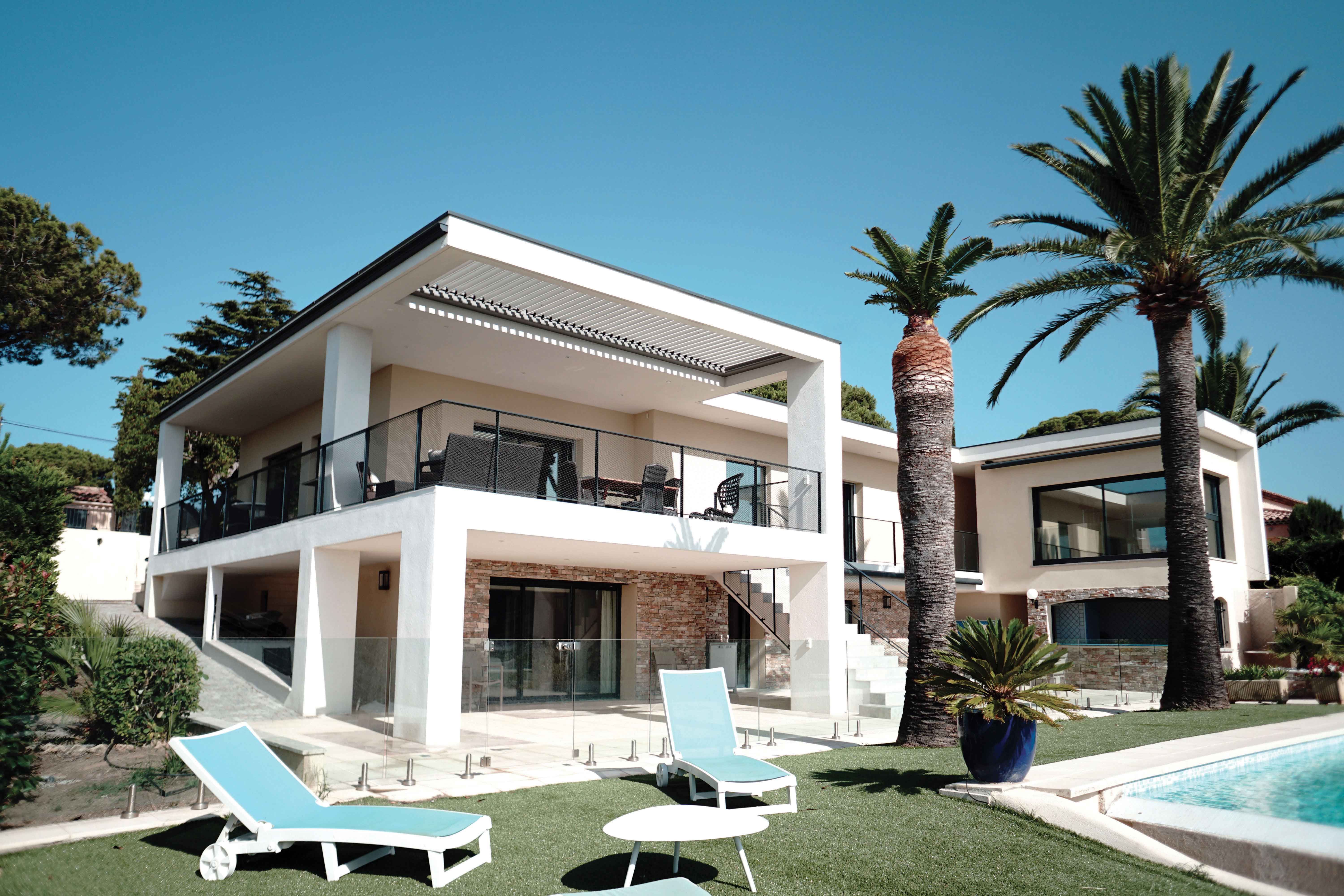 image villa piscine palmier - architecture rectangulaire et lumineuse